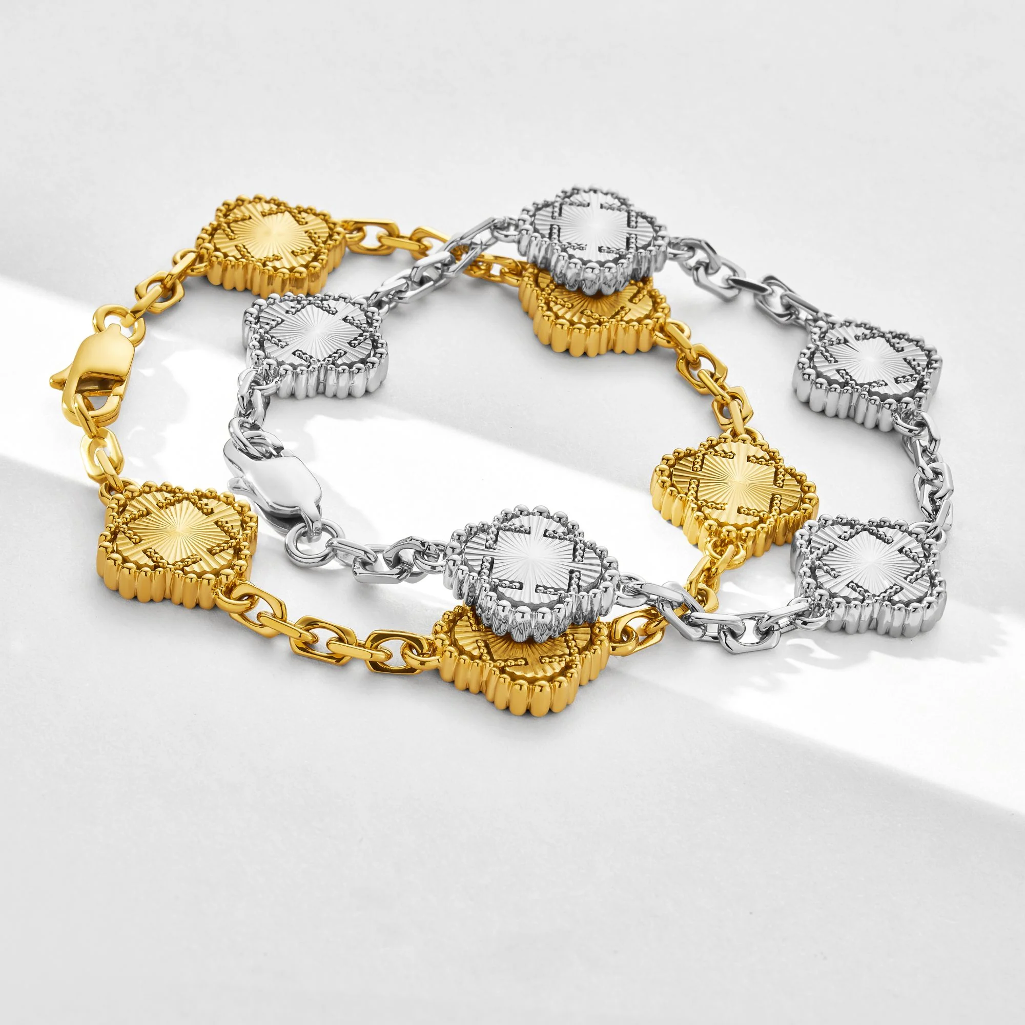 Clover Bracelet (Gold) - Image 4