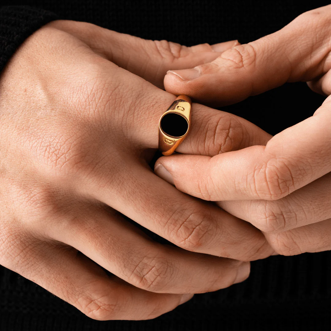 Onyx Oval Stone Signet Ring (Gold) - Image 2