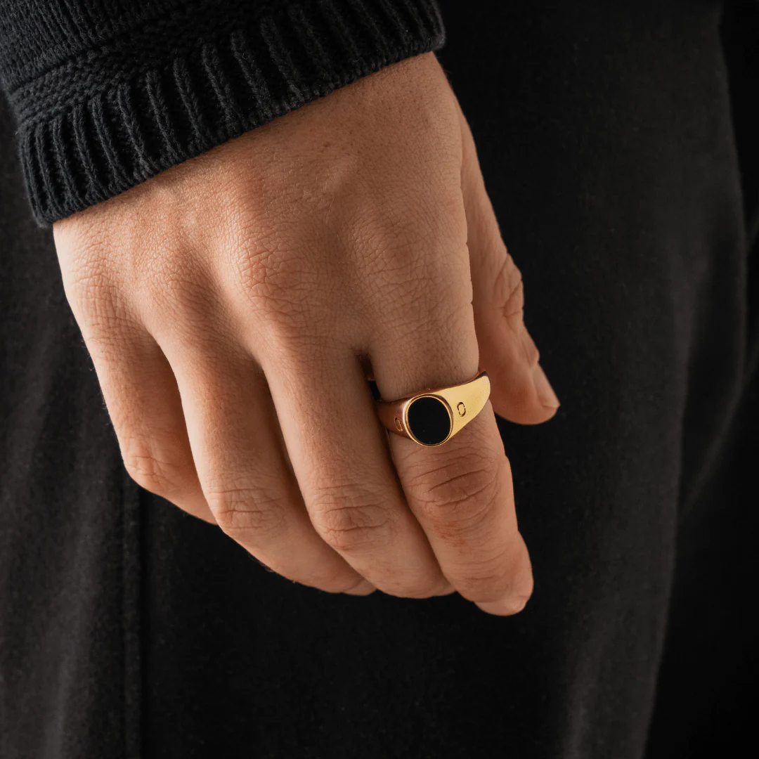Onyx Oval Stone Signet Ring (Gold) - Image 3